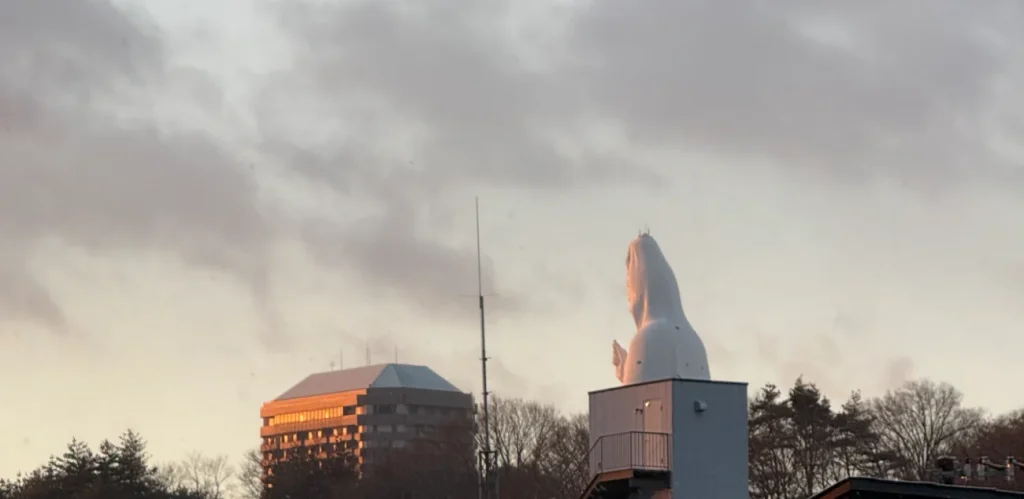 仙台大観音と朝日